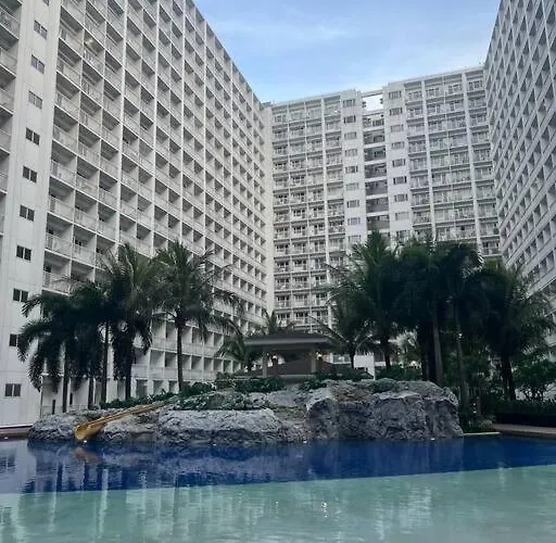 Daisy's By Staycation Apartment *